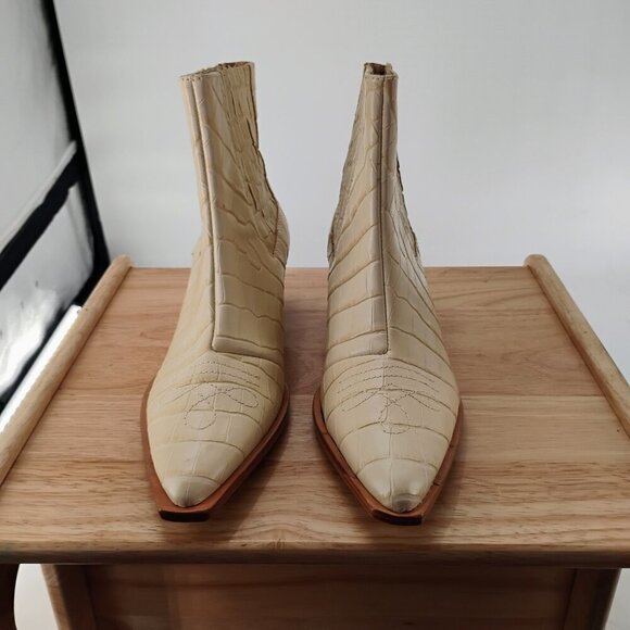 Schutz Briani Women's Snip Toe Crocodile Embossed Leather Bootie Eggshell 7.5B - Picture 4 of 12